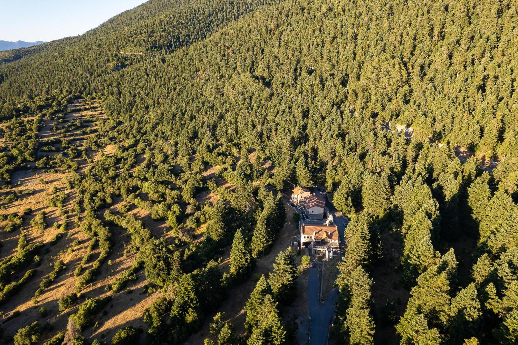 Natura Hotel Vitina Buitenkant foto
